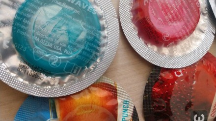 One FlavorWaves это презервативы с классической формой, ровными стенками, гладко. . фото 5
