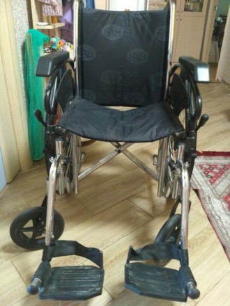 Продам за ненадобностью механическую складную инвалидную коляску торговой марки . . фото 3