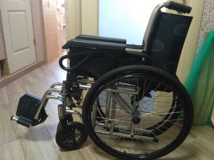 Продам за ненадобностью механическую складную инвалидную коляску торговой марки . . фото 6