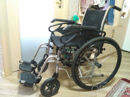 Продам за ненадобностью механическую складную инвалидную коляску торговой марки . . фото 1