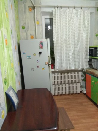 Квартира в нормальном жилом состоянии, есть диван, шкаф, стиральная машина, холо. Тополь-2. фото 11