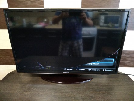 Плата снята с телевизора Samsung UE32EH5030W с механическим повреждением матрицы. . фото 9