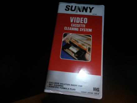 Очистка и защита видеомагнитофона или видеокамеры VHS

В этой видеокассете VHS. . фото 4