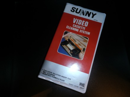 Очистка и защита видеомагнитофона или видеокамеры VHS

В этой видеокассете VHS. . фото 10