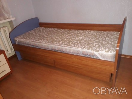 Мебель в хорошем состоянии.
Кровать с матрасом и выдвижными ящиками 1,95*0,86
Ст. . фото 1