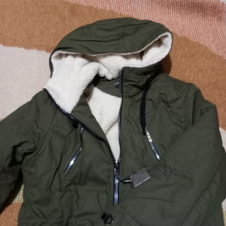 Отличная новая, зимняя парка-куртка с капюшоном, 50 размер. Покупала по интернет. . фото 3