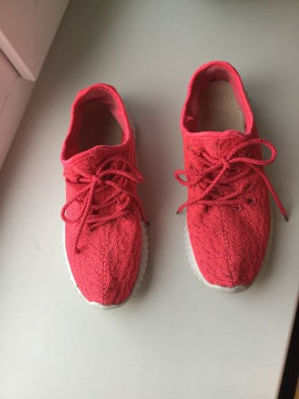 продам ярко-розовые кроссовки (текстиль) для девочки, на шнуровке, стелька 23 см. . фото 3