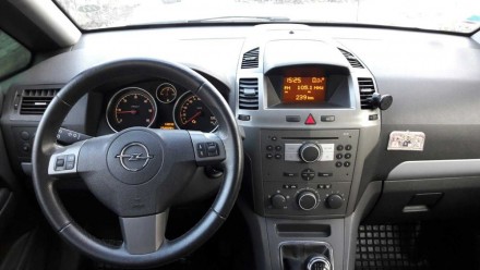 Автомобиль Опель Зафира серебристого цвета,12месяц 2006года объем двигателя 1.9,. . фото 2