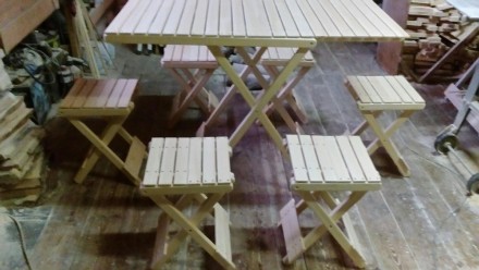 Комплект (стол раскладной и 6 табуреток). Чернигов. фото 1