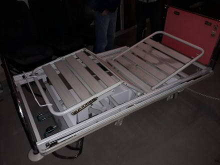 Ліжко для лежачих хворих людей б/в, виробництво Франция
Мобільне на колесах, з . . фото 8