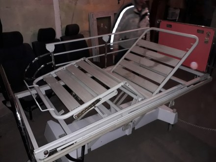 Ліжко для лежачих хворих людей б/в, виробництво Франция
Мобільне на колесах, з . . фото 3