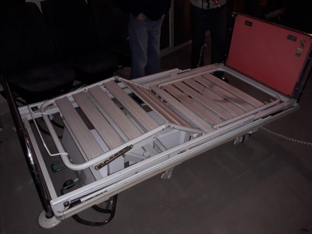 Ліжко для лежачих хворих людей б/в, виробництво Франция
Мобільне на колесах, з . . фото 9