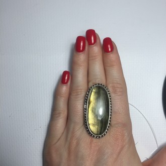 Предлагаем Вам купить элегантное кольцо с камнем лабрадор в серебре.
Размер 17,7. . фото 4