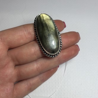 Предлагаем Вам купить элегантное кольцо с камнем лабрадор в серебре.
Размер 17,7. . фото 7