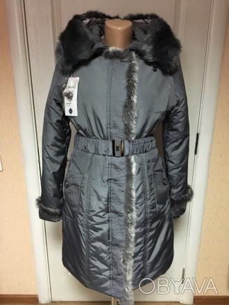 Женское теплое пальто на синтепоне с капюшоном приятного серого цвета, впереди и. . фото 1