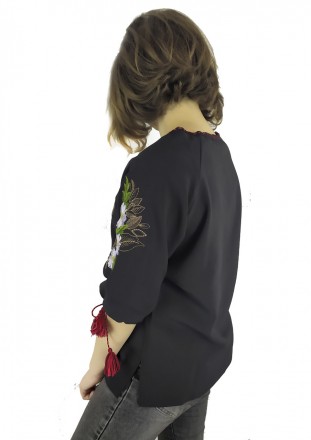 Черная детская вышиванка
Классическая вышитая блузка для девочки в черном цвете . . фото 4