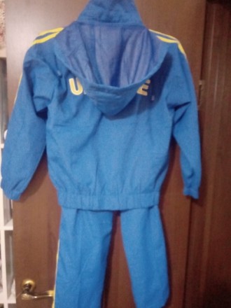 Спортивный детский костюм Состояние новое- одевался один раз. Длина брюк: 86 см.. . фото 3