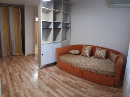 Квартира находится на ул Минина , с евро ремонтом, комната с нишей, 2 дивана, шк. Низ Кирова. фото 2
