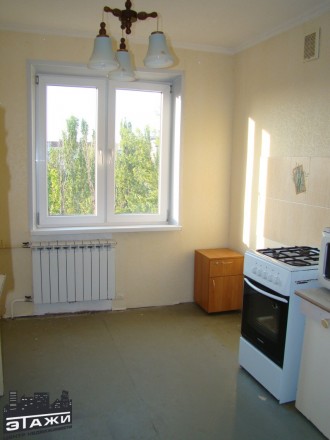 Квартира не угловая,комнаты 2+1,санузел раздельный,
произведена замена окон,тру. Будённовский. фото 2