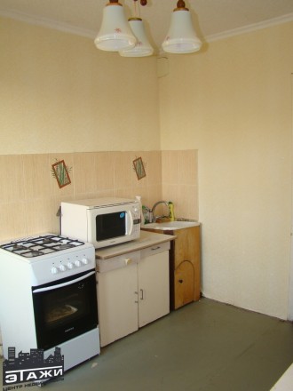 Квартира не угловая,комнаты 2+1,санузел раздельный,
произведена замена окон,тру. Будённовский. фото 3