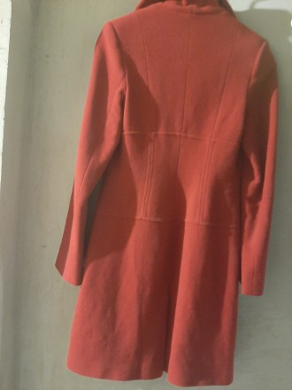 Продам пальто б/у в отличном состоянии,размер 42,цвет темно-красный.. . фото 2