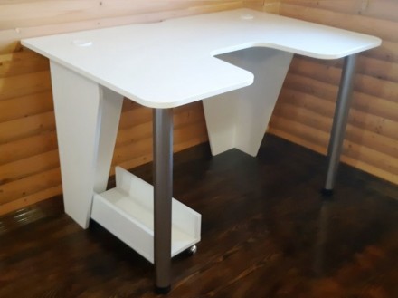 Классный УДОБНЫЙ компьютерный стол!!! ОРИГИНАЛЬНЫЙ дизайн!!!

Изготовлен из КАЧЕ. . фото 2