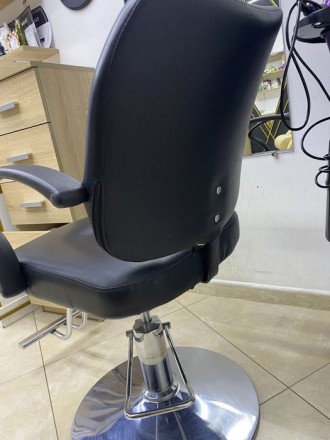 Продам парикмахерское кресло. 
В отличном состоянии. 
Без царапин и потертостей
. . фото 4