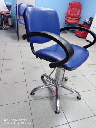 Отличное кресло для парикмахера,гидравлика,без пятен,не потертое,в очень хорошем. . фото 5
