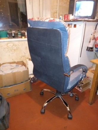 кресло  после перетяжки ткани с гидро цилиндром подойдет и для крупного человека. . фото 4