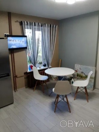 Продам квартиру с ремонтом в центре, сталинка!