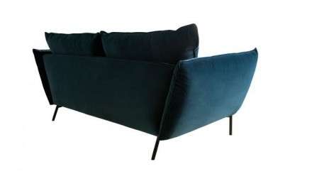 Дизайнерский двухместный диван Lutta выглядит лаконичным и одновременно элегантн. . фото 4