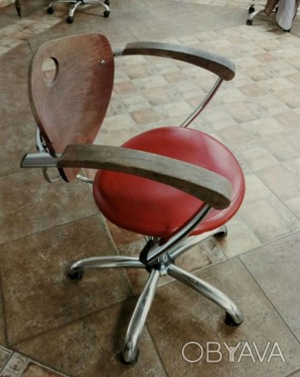 Кресло в отличном состоянии можно использовать как парикмахерское или офисное. С. . фото 1