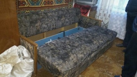 Продается диван,типа софа, в хорошем состоянии с нишей для белья ,не требующий п. . фото 2