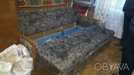 Продается диван,типа софа, в хорошем состоянии с нишей для белья ,не требующий п. . фото 1