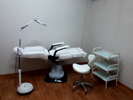 Кресло педикюрное на гидравлическом подъемнике обтяжка экокожа цвет белый подлок. . фото 3