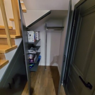 Предлагаю услуги по изготовлению шкафа под лестницей. Для комфортного и удобного. . фото 3