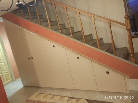 Предлагаю услуги по изготовлению шкафа под лестницей. Для комфортного и удобного. . фото 7