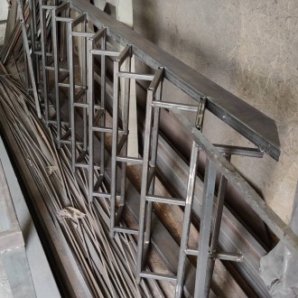https://horoshiyremont.kh.ua/cvarochnye-raboty/
Изготовление лестниц любой слож. . фото 4