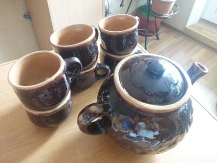 Сервиз:
Большой заварочный чайник и 6 чашек.Керамика,покрытая лаком.
Абсолютно. . фото 3