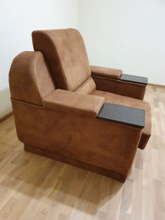 Кресло-кровать Меркурий - состояние отличное !

Оригинальный внешний вид кресла . . фото 3