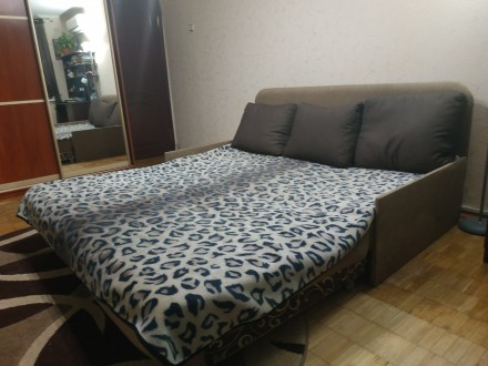 Продаётся диван в хорошем состоянии. Имеет хороший цвет и размеры 180 см ширина,. . фото 6