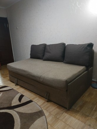 Продаётся диван в хорошем состоянии. Имеет хороший цвет и размеры 180 см ширина,. . фото 2