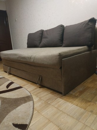 Продаётся диван в хорошем состоянии. Имеет хороший цвет и размеры 180 см ширина,. . фото 4