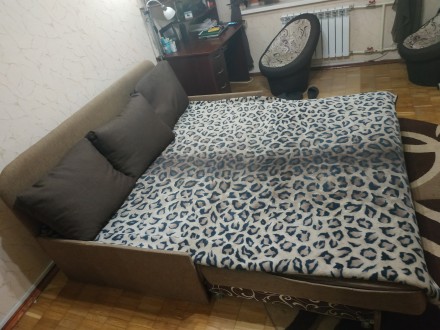 Продаётся диван в хорошем состоянии. Имеет хороший цвет и размеры 180 см ширина,. . фото 7