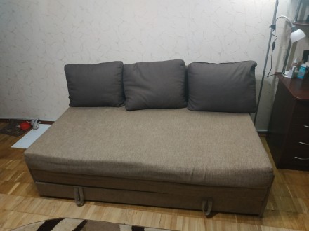 Продаётся диван в хорошем состоянии. Имеет хороший цвет и размеры 180 см ширина,. . фото 3