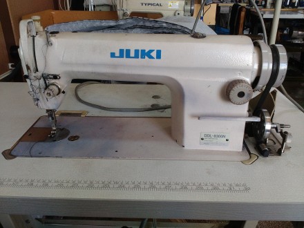Промышленная швейная машинка Juki б/у.
Имеет 3-х фазный двигатель 380 вольт.

. . фото 2
