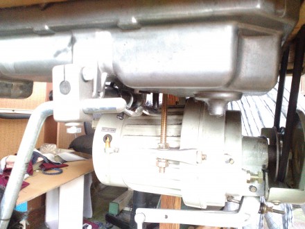 Промышленная швейная машинка Juki б/у.
Имеет 3-х фазный двигатель 380 вольт.

. . фото 12
