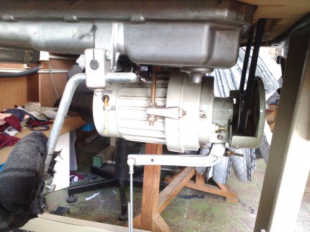 Промышленная швейная машинка Juki б/у.
Имеет 3-х фазный двигатель 380 вольт.

. . фото 11