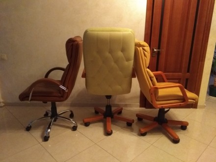 Продаю шкіряні гарні офісні крісла.
Гарний стан.
Дуже зручні, натуральна шкіра. . фото 7