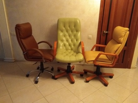 Продаю шкіряні гарні офісні крісла.
Гарний стан.
Дуже зручні, натуральна шкіра. . фото 5